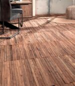 Lattes de plancher en teck recyclé.