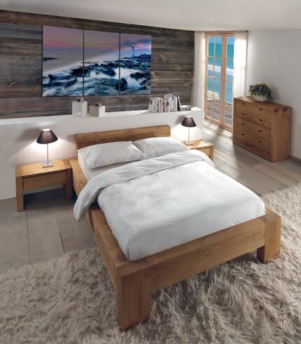 Une chambre en bois massif ciré à toute épreuve.