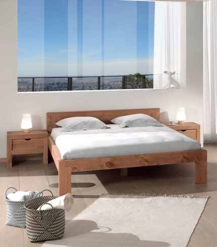 Une chambre en bois massif ciré à toute épreuve.