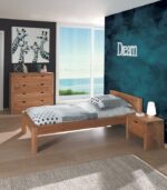 Une chambre en bois massif ciré à toute épreuve.