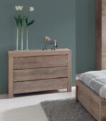 Commode en pin massif brossé
