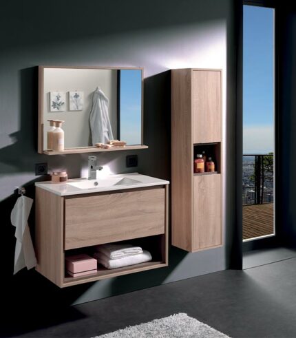 Salle de bains bicolore pleine de charme.