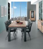 Table FOX en pin massif au design contemporain