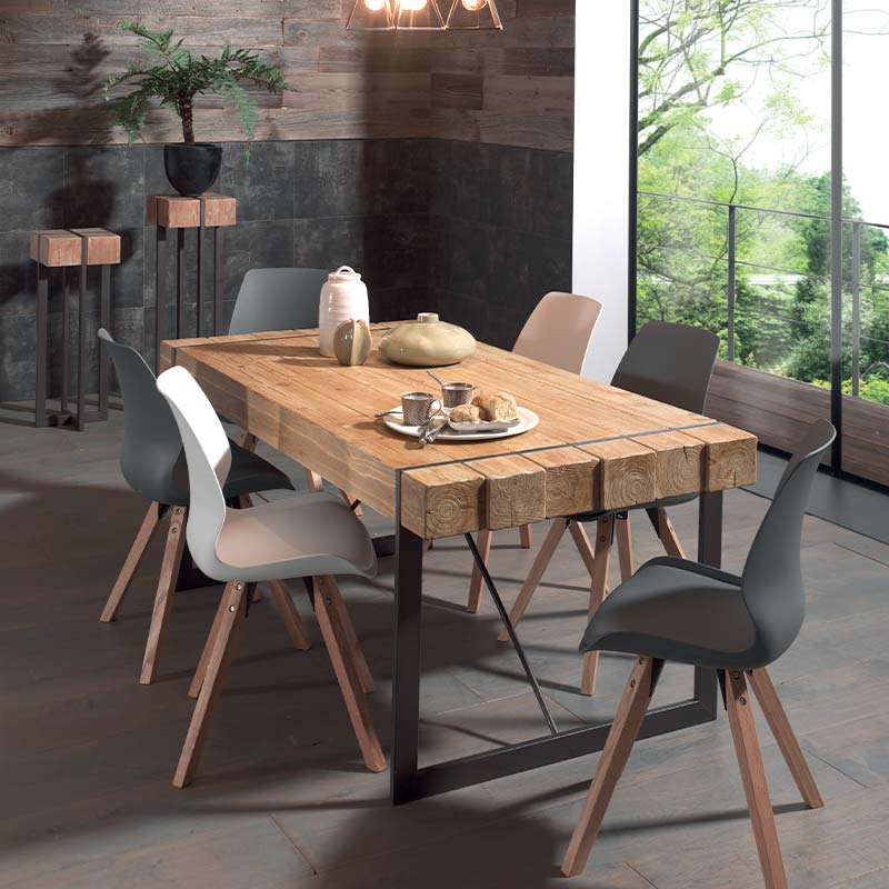 Mobilier en sapin massif et métal au design indus