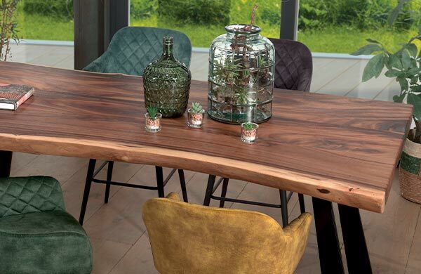 Table haute en bois exotique