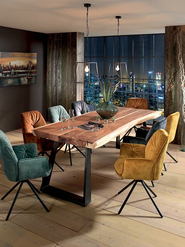 Table en bois exotique