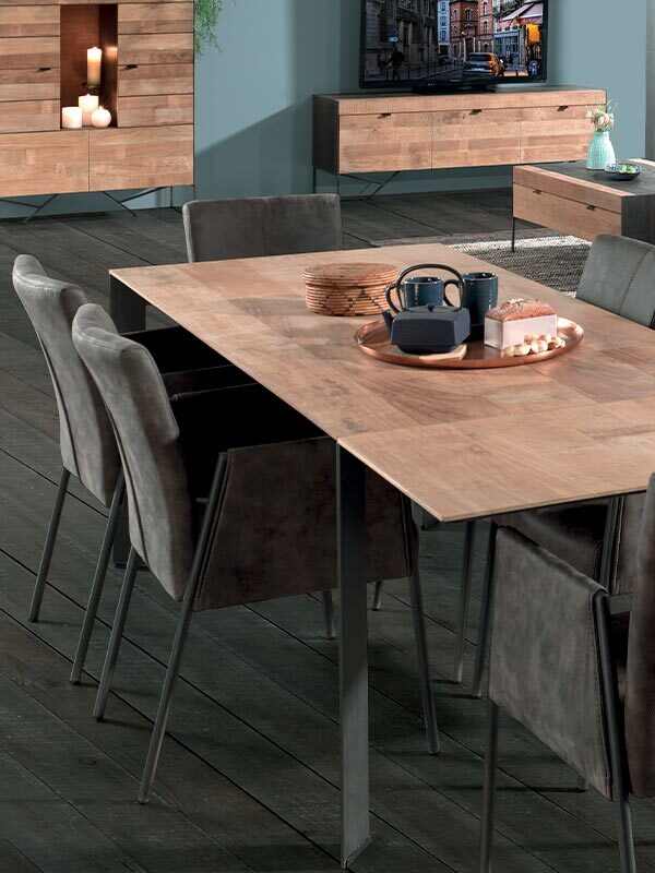 Mobilier en teck recyclé au design indus