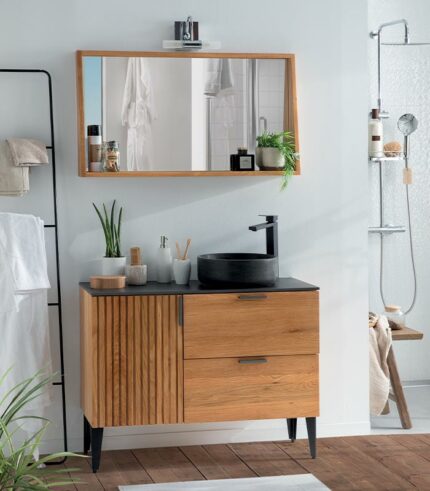 Salle de bain avec vasque en pierre