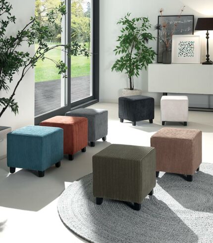 Poufs colorés KUBI