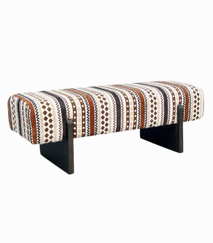 Banc TANZANIE au coloris ethnique.