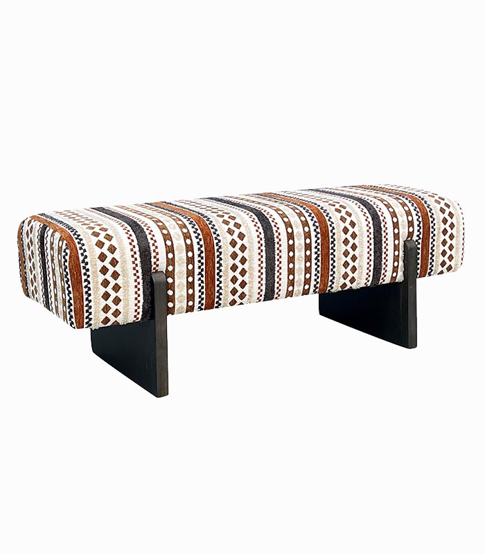 Banc TANZANIE au coloris ethnique.
