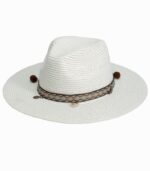 Chapeau d'été bord plat blanc